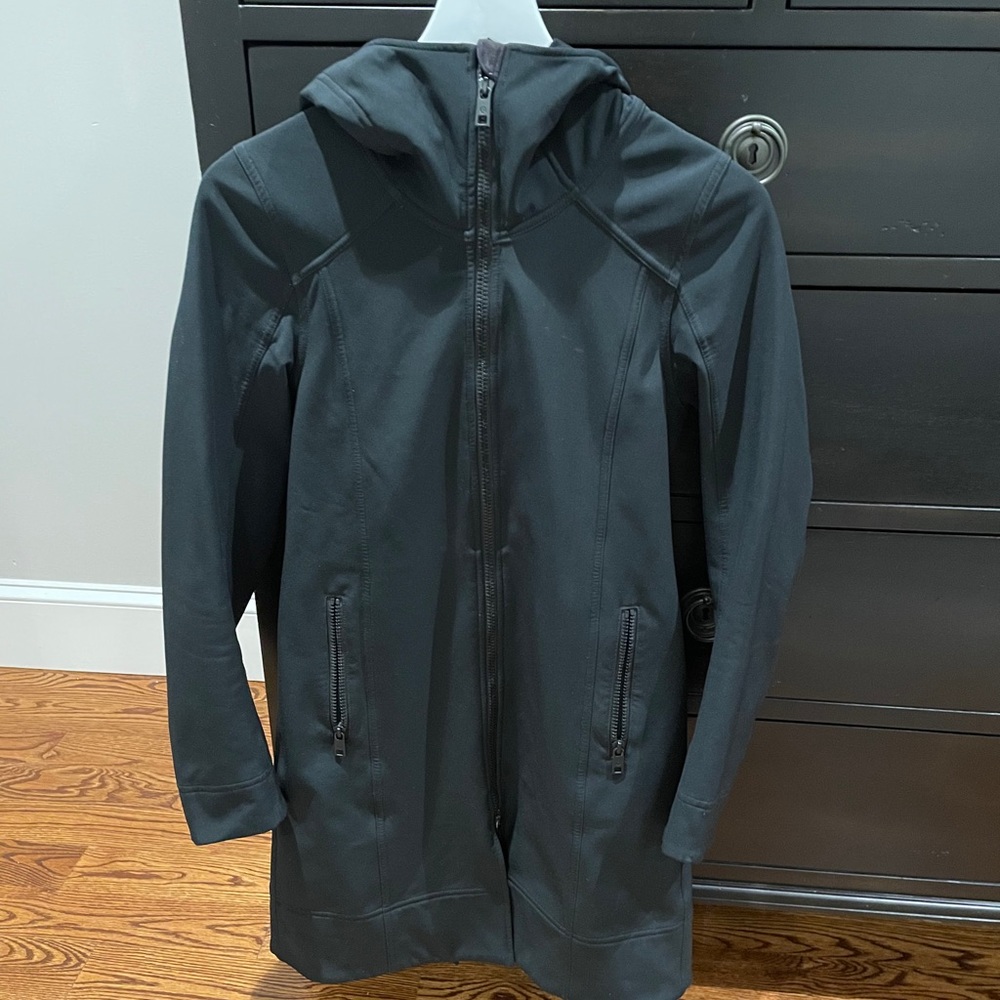 Lululemon Women’s Raincoat Size 4